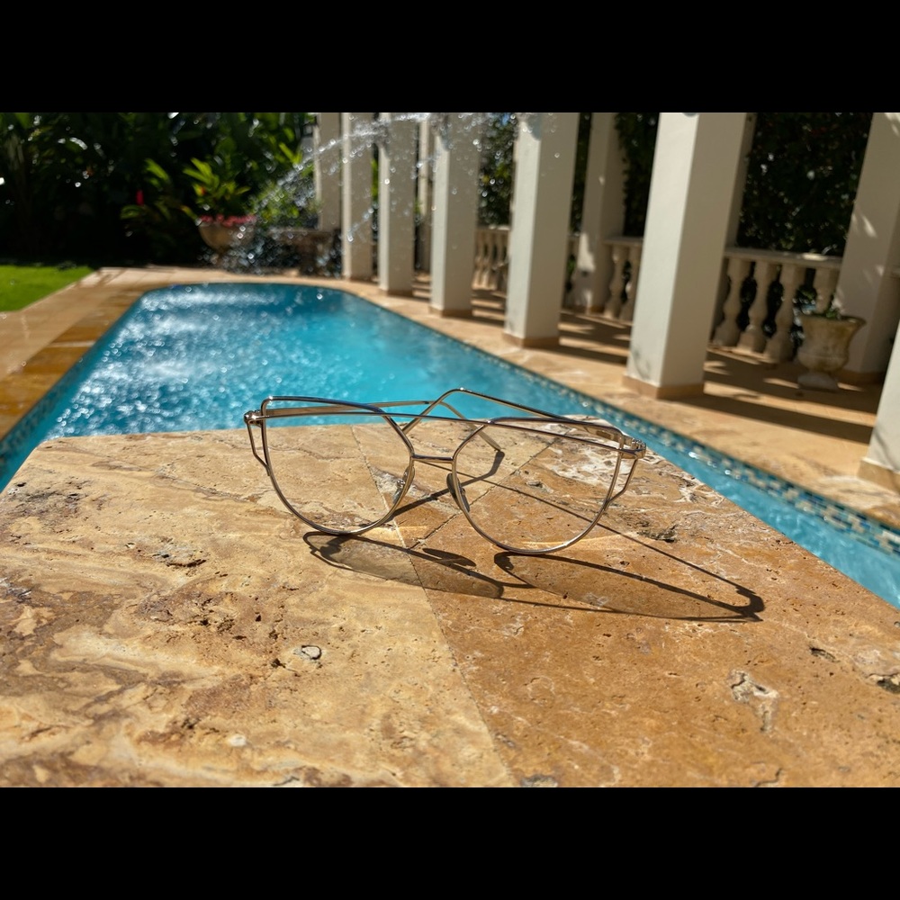 Clear fashionista sunglasses 😎